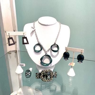 376 Verdi Green Necklace , Blue tone Earrings, Barrette, Ring