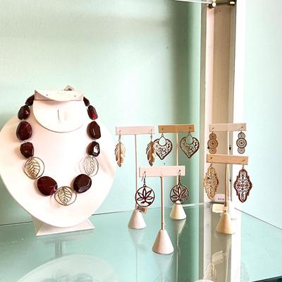 377 Brown and Gold Necklace with Five Pairs of Earrings