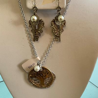 381 Gold Tone Key Necklaces with Necklace Set and Earrings