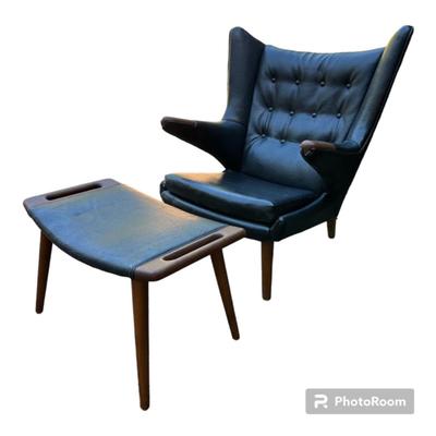 Hans J. Wegner Papa Bear Chair & Ottoman