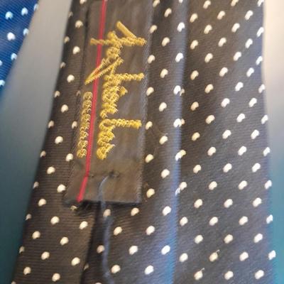 Twelve Neck Ties Joseph Abboud, Hunting horn, Glenlivet, Secours and other brands