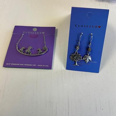 389 Close 2UR Heart Horse Necklace with Tree and Leaf Earrings