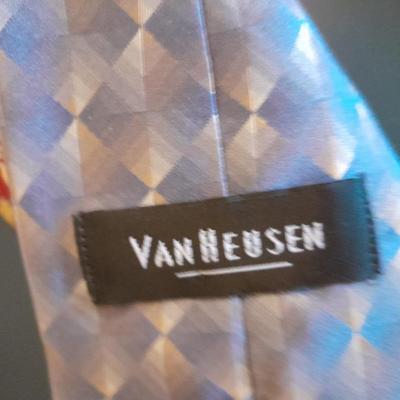 Twelve Neck Ties Surrey, Huntington, Claybrooke, Resillio, Van Heusen and other brands
