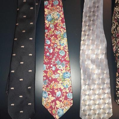 Twelve Neck Ties Surrey, Huntington, Claybrooke, Resillio, Van Heusen and other brands