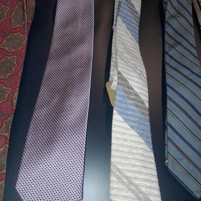 Twelve Neck Ties Surrey, Huntington, Claybrooke, Resillio, Van Heusen and other brands