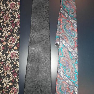 Twelve Neck Ties Surrey, Huntington, Claybrooke, Resillio, Van Heusen and other brands