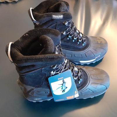 New with tags Men's size 10.5 Solomon Boots Scrambler LTR T