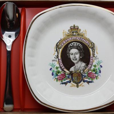 Palissy Porcelain Plate of Queen Elizabeth W/ Stainless Spoon & (2) Buckingham Palace Tea Towels