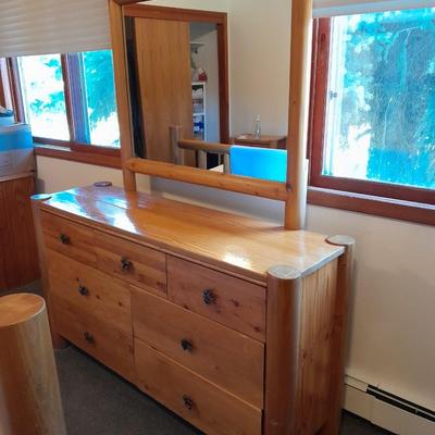 Dresser with mirror Moose drawer pulls