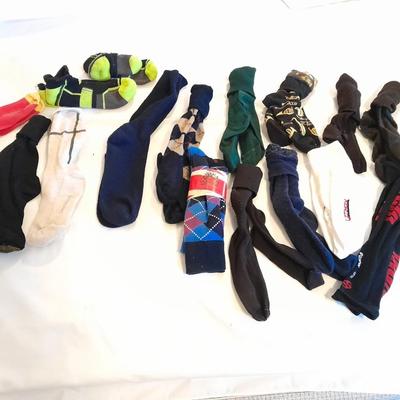 Men's lightly used socks Smart wool, Under armor, and more