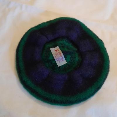 Two Wool vintage hats RARE Wool Grandi Magazzini Scottish Lion Black Watch 100% Wool Navy Blue Green Clan Tam Hat Beret