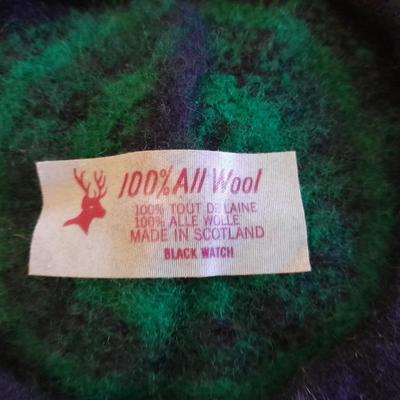 Two Wool vintage hats RARE Wool Grandi Magazzini Scottish Lion Black Watch 100% Wool Navy Blue Green Clan Tam Hat Beret