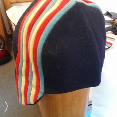 Two Wool vintage hats RARE Wool Grandi Magazzini Scottish Lion Black Watch 100% Wool Navy Blue Green Clan Tam Hat Beret