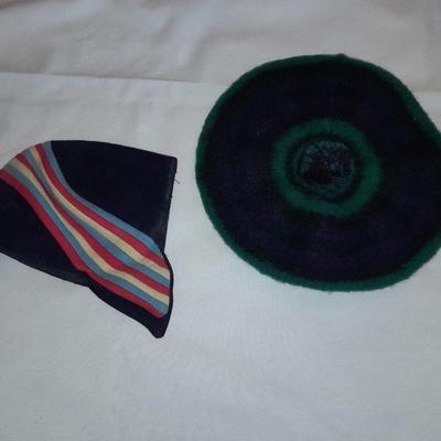 Two Wool vintage hats RARE Wool Grandi Magazzini Scottish Lion Black Watch 100% Wool Navy Blue Green Clan Tam Hat Beret