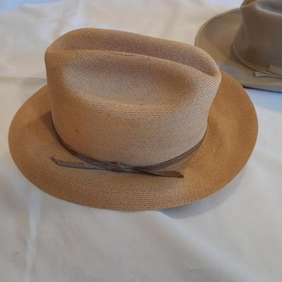 Two vintage hats - Royal De Luxe Stetson "Open road"  7 3/8 - Bee cool