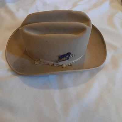 Two vintage hats - Royal De Luxe Stetson "Open road"  7 3/8 - Bee cool