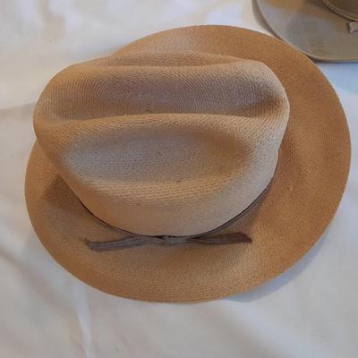 Two vintage hats - Royal De Luxe Stetson "Open road"  7 3/8 - Bee cool