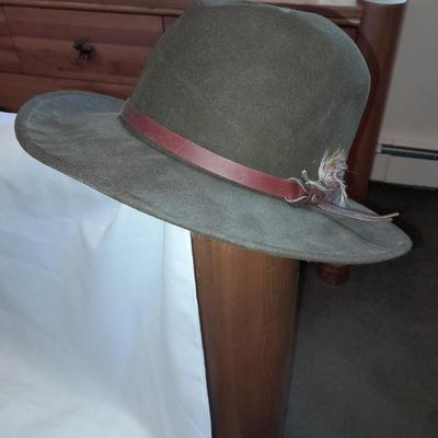 Three vintage hats - Alpaca wool hat Peru La Vicuna Ha- 100% wool felt hat. - Jackaroo leather hat