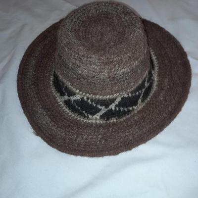 Three vintage hats - Alpaca wool hat Peru La Vicuna Ha- 100% wool felt hat. - Jackaroo leather hat