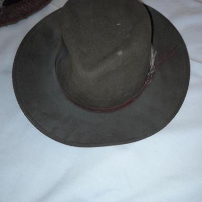Three vintage hats - Alpaca wool hat Peru La Vicuna Ha- 100% wool felt hat. - Jackaroo leather hat
