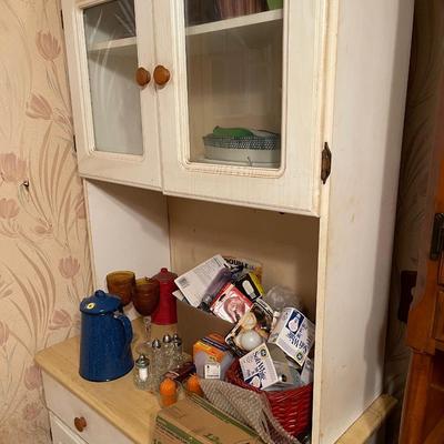 Kitchen pantry cabinet