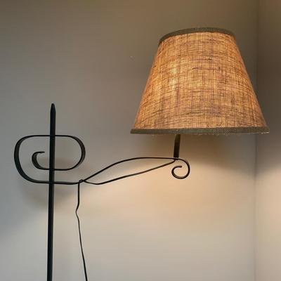 Adjustable Wrought-iron Style Floor Lamp (O-KW)