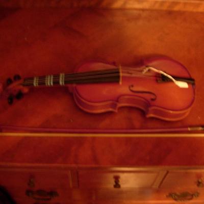 Palatina VN-450-1/4 hand carved Violin & Bow