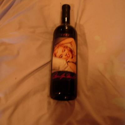 2005 Marilyn Monroe Collectors Win Bottle