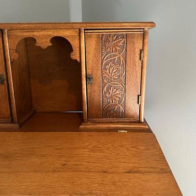 Carved Wooden Writing Desk and Chair (MBR-KL)