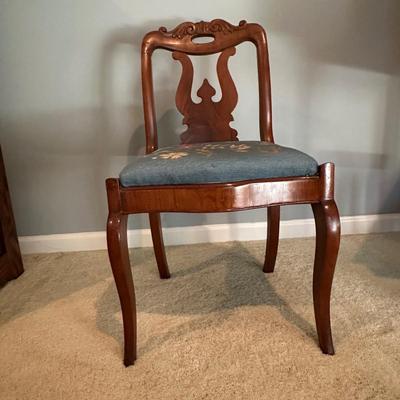 Carved Wooden Writing Desk and Chair (MBR-KL)