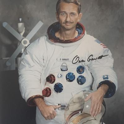 Astronaut Owen Garriott signed photo. GFA Authenticated