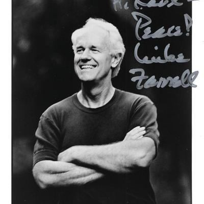 Mike Farrell signed photo