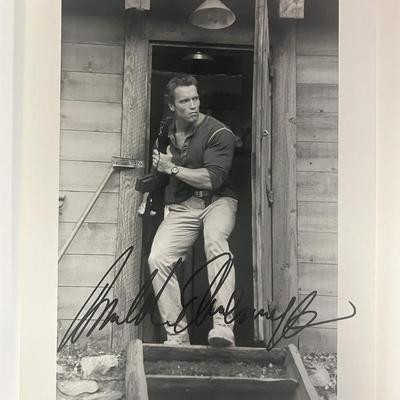 Arnold Schwarzenegger signed photo