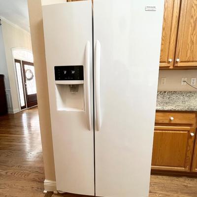 FRIGIDAIRE ~ Gallery ~ White Side-By-Side ~ 2017 ~ *Read Details
