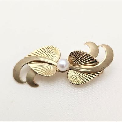 Lot #27  14kt Gold Brooch with Cultured Pearl