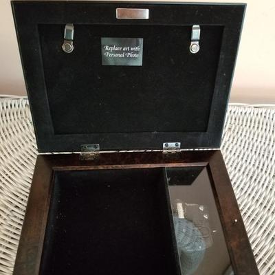 2 Music Boxes