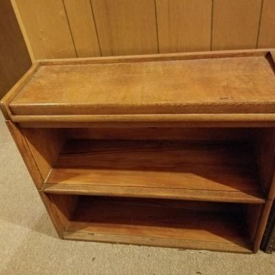 2 Shelves