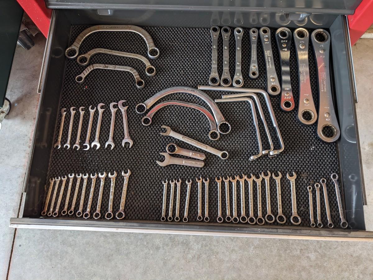 Large Lot of Craftsman Wrenches and Curved Wrenches | EstateSales.org