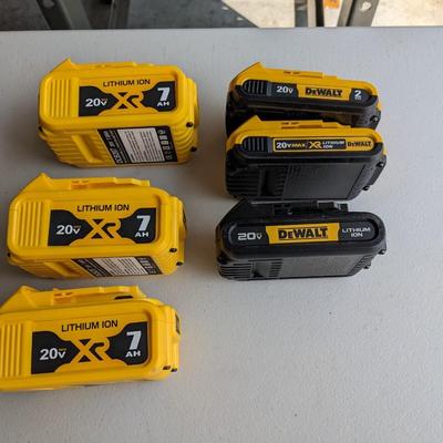 3 DeWalt 20V 7AH, 3 Dewalt 20V 2 AH Batteries