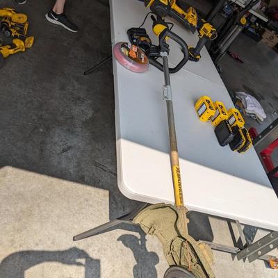 DeWalt 20V Trimmer with Charger and String