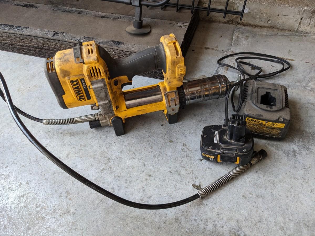 DeWalt 18V Cordless Grease Gun