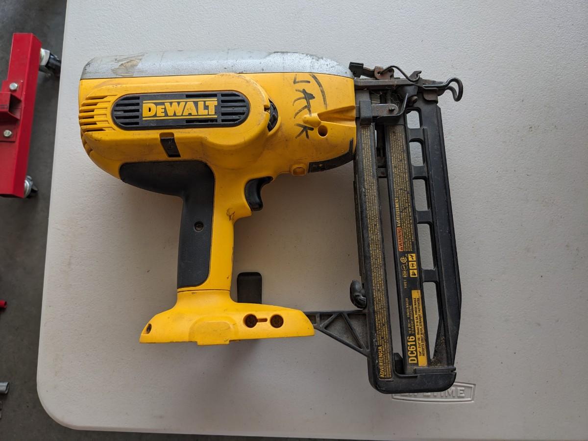 DeWalt 18V Battery Finishing Nailer