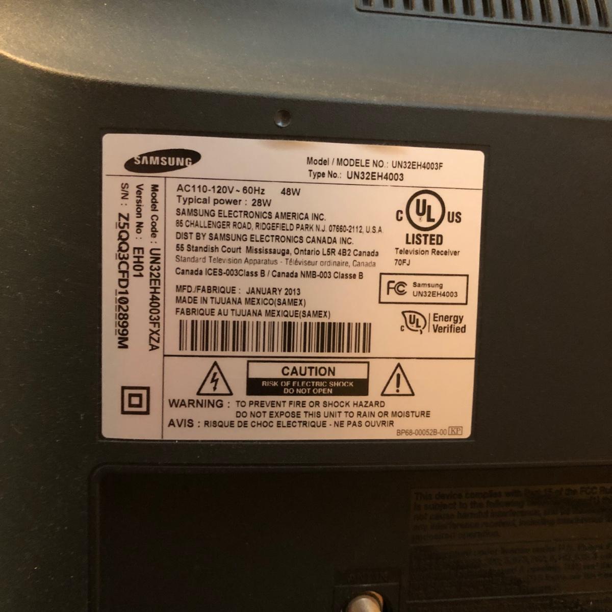 LOT 6M Samsung TV Model UN32EH4003F