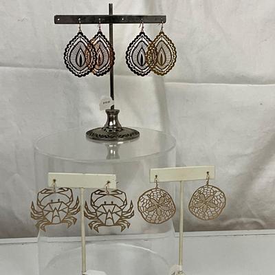 411 Four Pairs of Gold and Rose Tone Die Cut Crab, Starfish, Leaf Earrings with Stand