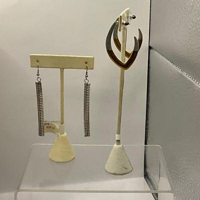 418 Golden and Tortoise Style Jewelry Necklace, Earrings, Bracelet Lot