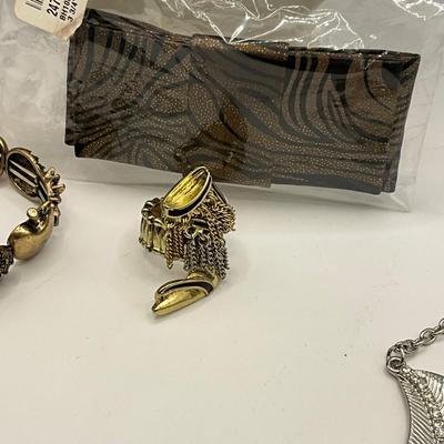 418 Golden and Tortoise Style Jewelry Necklace, Earrings, Bracelet Lot