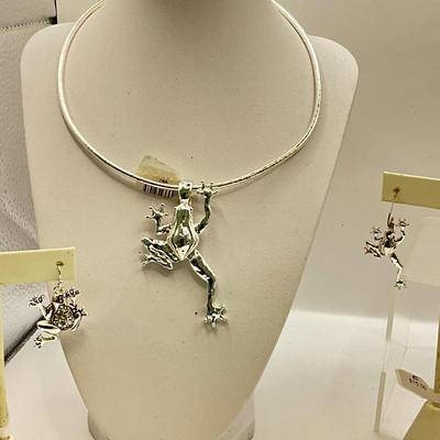 419 Large Silver tone and Enamel Frog Jewelry Lot