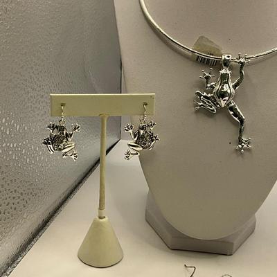419 Large Silver tone and Enamel Frog Jewelry Lot