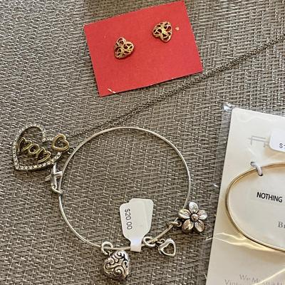 422 "I Love My Mom" Lot and Heart Jewelry