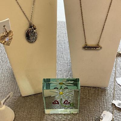422 "I Love My Mom" Lot and Heart Jewelry